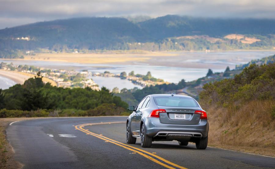  Volvo S60 Cross Country 2016 года  (US) (фото 4 из 11)